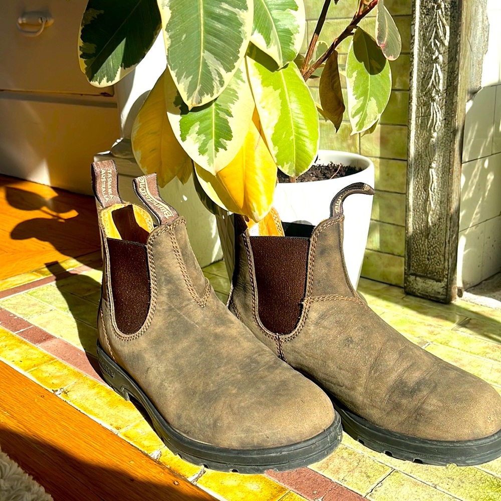 Blundstone Women’s Classic Boots- Style 585 in Rustic Brown
